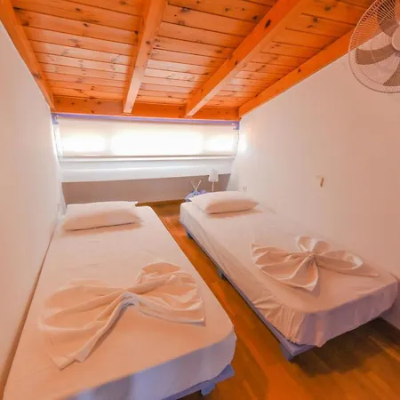 Deja Blue Maisonette Ll Holiday home *